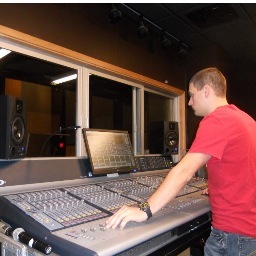 Senior NESCom student, Live Sound Engineer.
