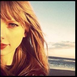 2013 is OUR year. This is @taylorswift13 's year.
OFFICIAL PAGE for the 2013 Swifties projects :)
http://t.co/owrShWni