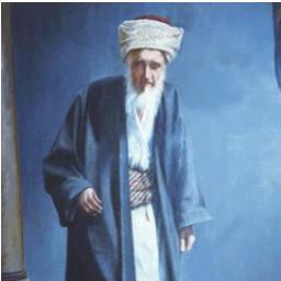 يا نفس لاتتكبري فسيأتي يوم وترحلي إن طال أو قصر الزمان فعلي الأعناق ستحملي ستزوري بيت الدود حتما وفي التراب ستدفني
http://t.co/4C2JkFBv