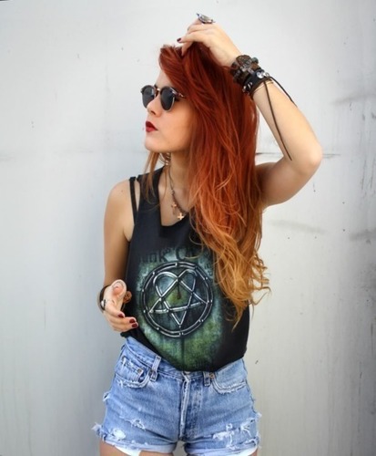 Blogger. Please tweet me with feedback for my blog. I also follow back. Sheerio :) In my head I am a pursuer of great things but really I'm just a wallflower...