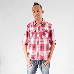 Músico / Cantor.
        Eu nasci com a música dentro de mim.
http://t.co/Q9eAq2Pn
http://t.co/4fj9XHVN