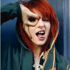 A vida é algo belíssimo e na minha não há espaço para ódio. Então se você me odeia, vá socar sua própria face e talvez isso alivie sua raiva.”
 Hayley Williams