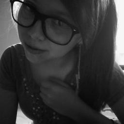 Hola (: Soy Sara, me gustan las bandas de rock.
Don't Worry Be happy. 3