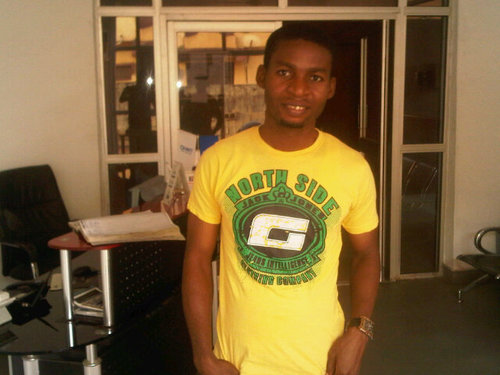 i am an average hight slim guy that love meeting new people. making new friends.
