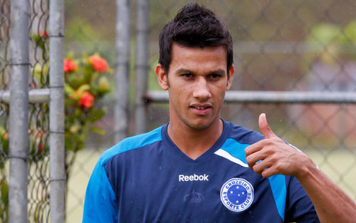 Melhor volante do Brasil, passes em profundidades é comigo mesmo. Perfil quase real.