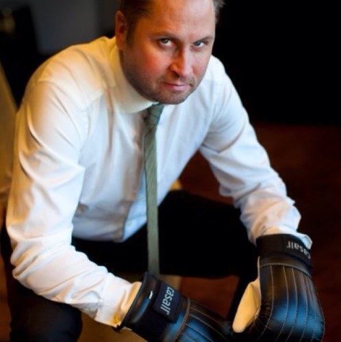 Historiker, journalist och författare. Har skrivit biografin ”Den förbannade optimisten Ernst Wigforss” (2023).