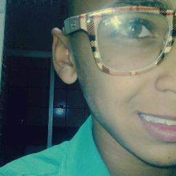 Nada a declarar u.u Quer saber algo de mim? Me segue ;] Clicar em seguir não custa nada :P
http://t.co/2D2P90Oc