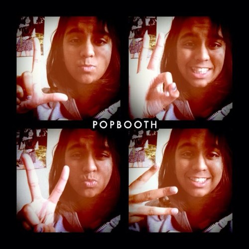 Instragram, tweeter and facebooker ! #Team follow back :) One Direction love :D