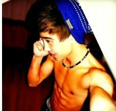#TeamKandler Instagram ? Yes(: i follow back. Canadian. Kik ? Yes (: smile your beautiful.
