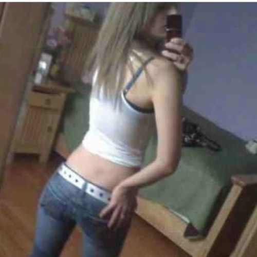 Hiyaa evry1 I'm Chantelle-Louise Anderson
I'm 16, bisexual & singlee!!!
I love my lil sis @ shanshanandoxx follow her!!!
I follow back unless your a peedo =P