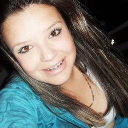 Rafaélla Ferreira, 13 anos, looira, 1,70 cm, briguenta, chata, ciumenta, rimel, blush, vôlei, Deus, familia, amigos (l'