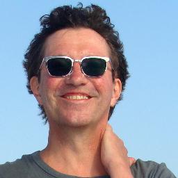 Redacteur, tekstschrijver, fotograaf, reiziger, schaker, vriend.