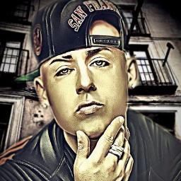 Mi vida como todas a tenido bajas Y altas y siempre he tratado de caminar con humilda soy trankilo y cuando es de aceptar mis errores los acepto...amor y paz