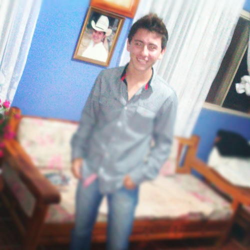sigeme& tesigo... sencillo(: