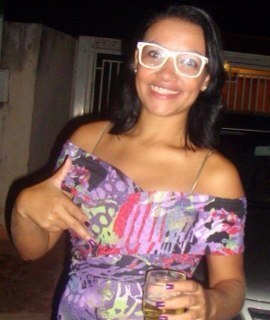 → 'aqui é assim:
cada um conhece a ~ _{Maii Ribeiro}__³ que merecee !
se a sua é boa ou maal você decidee !
E a minha educação vai depender da suua !