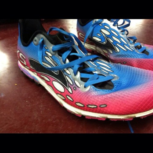 gurl_track's profile picture. Track girls and their probs✌