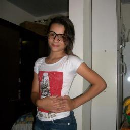 sou legal chata carinhosa ciumenta irritante rs gosto dos meus amigos e amo minha familias 3  isso e só um pouquinho de mim...
