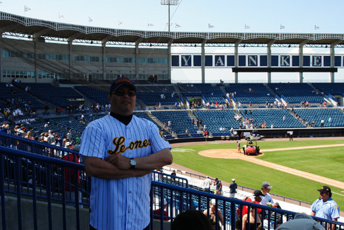Venezolano, Contador Público, UCVista, Demócrata, Padre de dos hijas, amante del Béisbol.