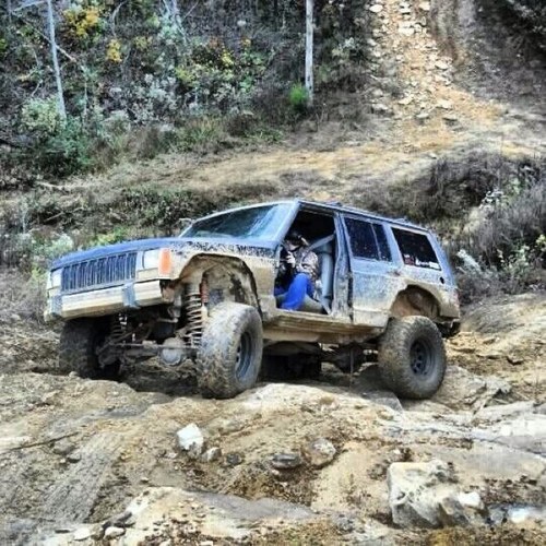 Offroading tips and tricks for everyone from learners to pros! you have any questions send an email to offroadingtips@gmail.com. Mention us in your photos!!