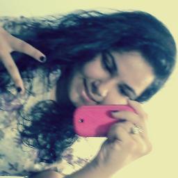Akela que sempre procura sorrir mesmo quando chora (: a vida me ensinou, a nunca desistir , nem ganhar nem perder , mais procurar evoluir sempre.!
