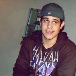 ㅤㅤ ㅤEssa é a vida de quem vive atrás de um sonho. Não é fácil ser um anjo crescendo entre demônios.