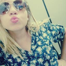 “Tomara que apesar dos pesares, a gente continue tendo valentia suficiente para não abrir mão de ser feliz.”