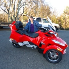 UT GRAD N60 MEMPHIS    , WIDOWED NOW, LIKES  BASKETBALL AND FOOTBALL,   RIDES MC'S - NOW SPYDER  (MOTOR MAIDS, PGR)