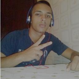 Vocês riem de mim por eu ser diferente, e eu rio de vocês por serem todos iguais...