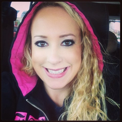 Real Housewife of Cypress and a mommy to the greatest little girl in the world :) That is all.