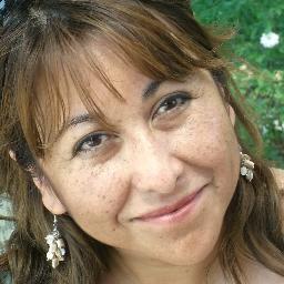 Soy buena escuchando a los demas me gusta mucho reir y viajar