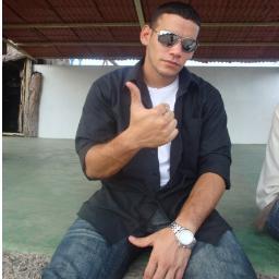 22. Ing industrial me encantan las rumbass , el gym , y las mujeres :$
