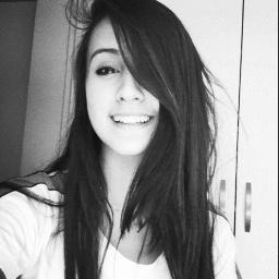 Sou modelo , amo tirar fotos e sou irma do @tgmartins_ator  ( o leandro de Av Brasil )