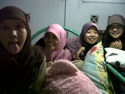 @aisyaaahicaa bestie{} a3|| Kalian teman untuk segala musim @sebelasatusatu @baskomember @secondgraduation({})|| @adamlevine Quenze.
