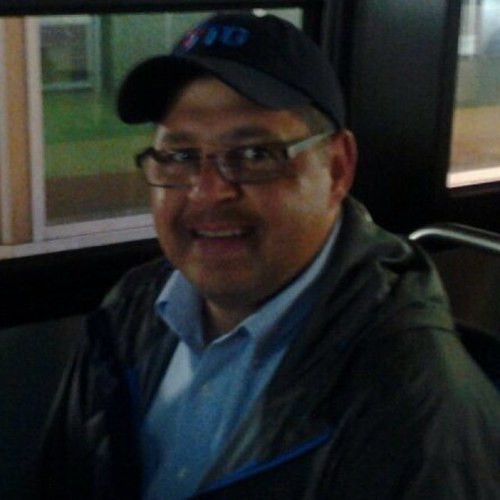 Salut , je mappelle Daniel Renaud . Je suis chauffeur d'autobus a la STO .