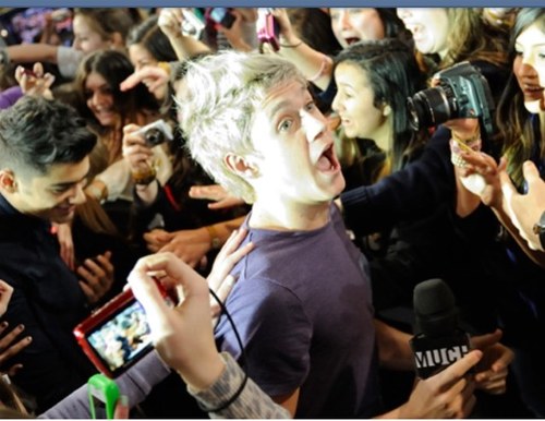 I love one direction! (Niall!) but wazz up bitchezzz! :)