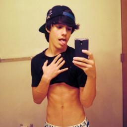 henrywarren_'s profile picture. 