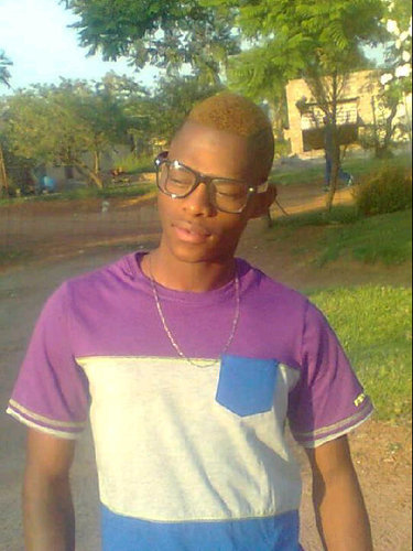 Am a cul guy who likes to laugh... Loveable n funny