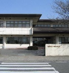 前橋市上川淵公民館/市民サービスセンターの“非公式”アカウント。行事（講座等）や仕事、地域づくり活動等についてつぶやきます。“非公式”とあるように、つぶやき内容は“公式見解”ではありません。一職員が、自宅で自分のパソコンで勤務時間外におこなっています。このため、ご質問・ご要望等についての回答はご容赦ください。