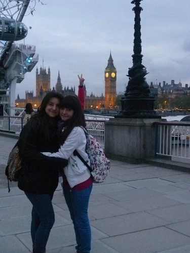 PatriiiLorenzo's profile picture. 26. U2. Fisioterapeuta. Y el tintineo de su corazón roto le marcaba los pasos para seguir bailando.