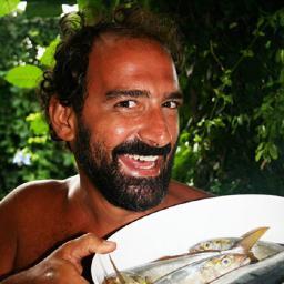 Giornalista professionista e guida naturalistica, pellegrino di Santiago. Adoro cucinare, il trekking, il mare, il bricolage, il giardinaggio e la natura.
