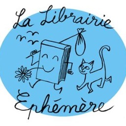Librairie Ephémère et Itinérante.
Resp. Librairie Visa pour l'Image et ImageSingulières.
Moi je suis Corinne, la libraire, the bookseller