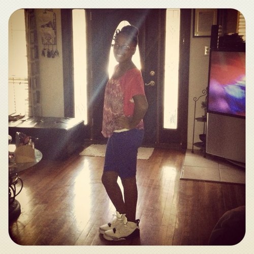 Im really a big fan of mb yall im the fly Barbie Call 323-319-6060