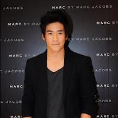 สวัสดีครับ ผมคือ อาล็ก ธีรเดช ฝากผลงานด้วยน่ะครับ เรื่องคุณนายโฮ