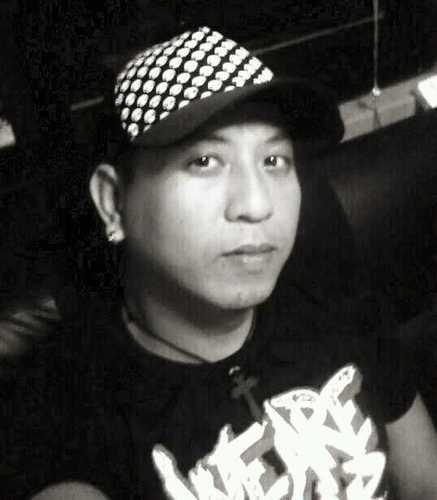 fuck you all posers ..!.. PUNKZ NOT DEAD \m/