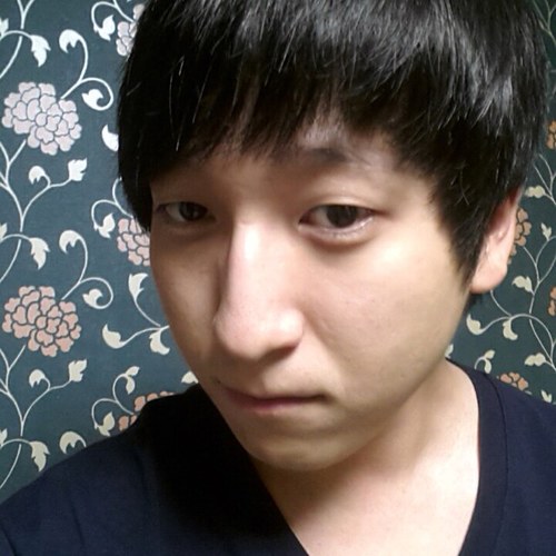일상의 작은 즐거움 and 행복을 찾는 모험가. 이것 저것 관심이 많은 호기심 덩어리.