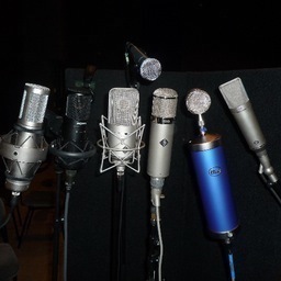 RadioFrance's sound engineer.
working on live ,and multichannel productions.
love rock guitar and all style off music!!!