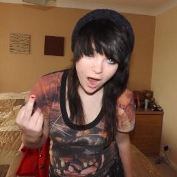 I'm Hannah... I like Art, Music and Drop Dead... Most of all My Chemical Romance, BOTDF, Bring me the Horizon and Whitechapel.
Harry Potter bruh.
Gryffindor