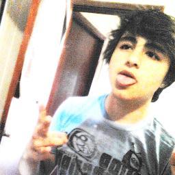Pessoa que gosta de ser tratado bem, e que trata os outros como deve ser.. Amigo quando precisa, sempre disposta a dar a mão até o braço heheh. Não sou bonito!!