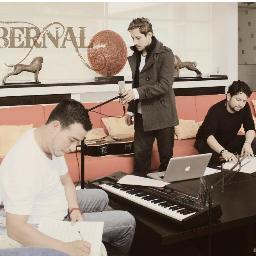 bernal trae a todos sus fans una gran calidad musical y humana, al hacer con sus letras de sus canciones, identificacion y aceptacion de sus oyentes.