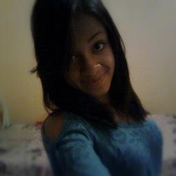 Beem... Me chamam de fofa , de Anja  *---*
 Sou ciiumenta , idiiota , Legal , num sou boniita  nem perfeiita , e quem gosto ME SEGUE AI POR FAVOOR *OO*
